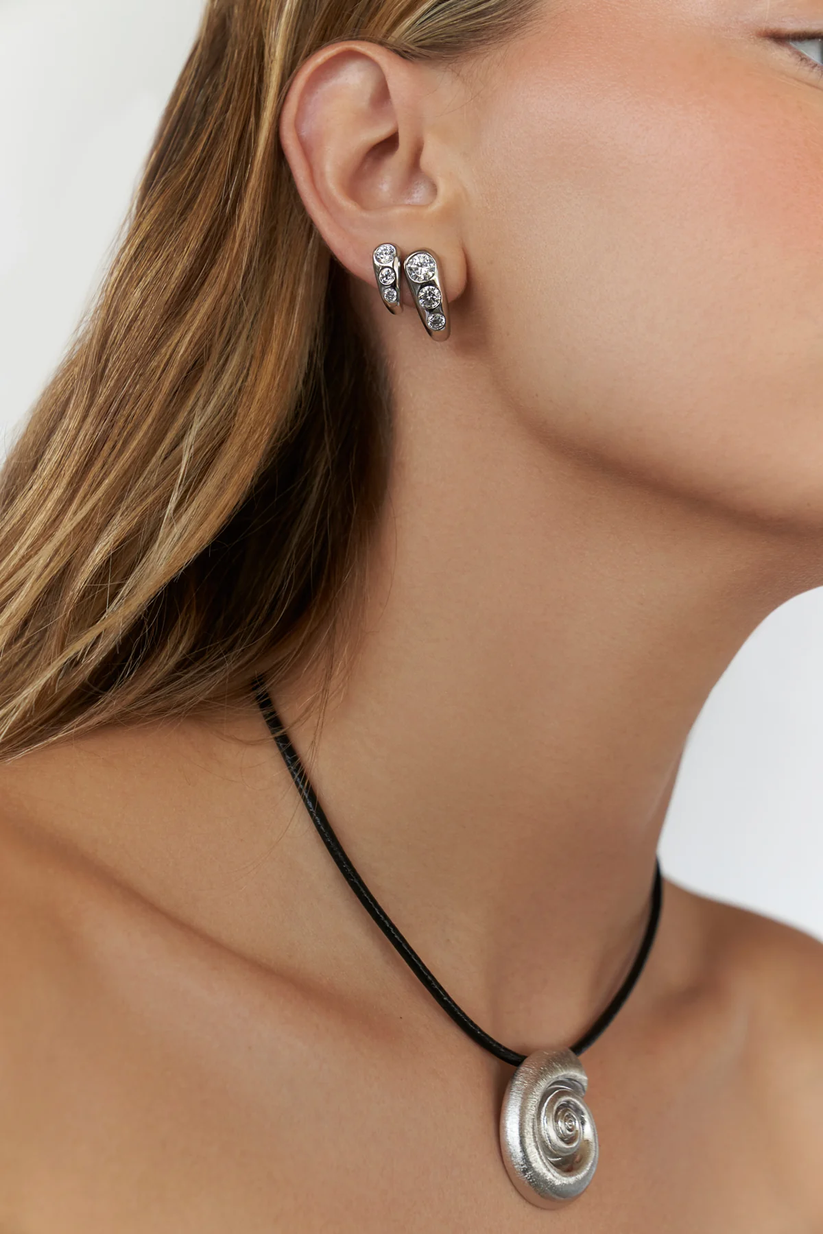 Lili Claspe SMALL ADIRA STUDS