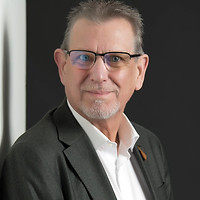 Kim Smythe-headshot.jpg