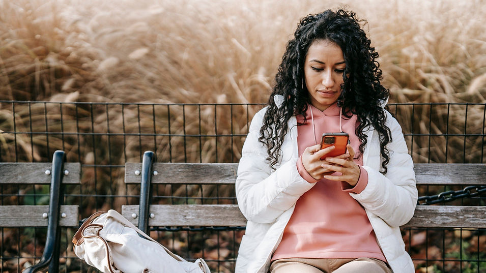 woman+on+bench+texting.jpg