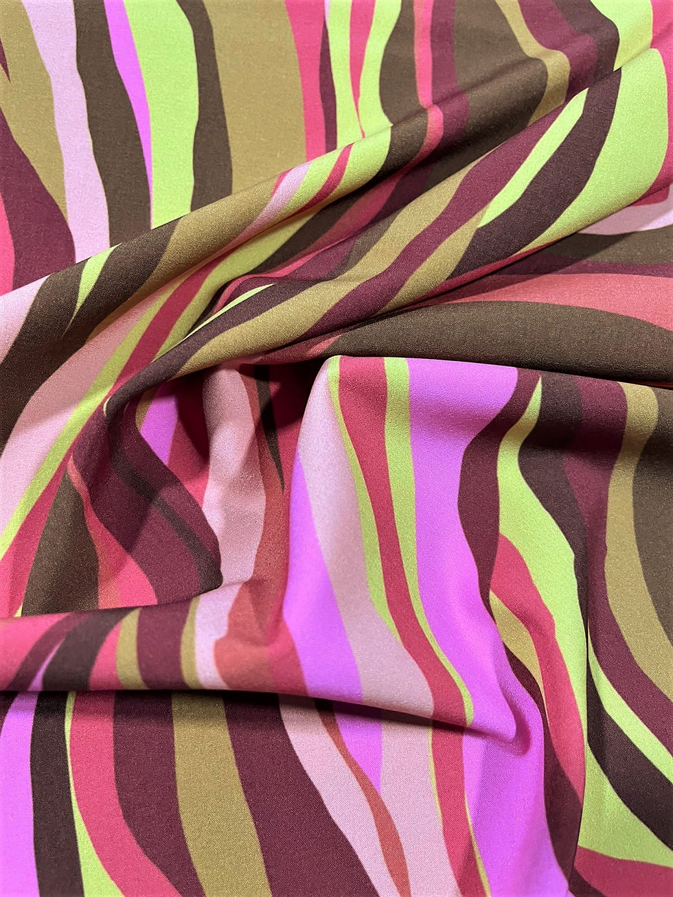 Seda italiana ideal para blusas, faldas, kimonos y pantalones