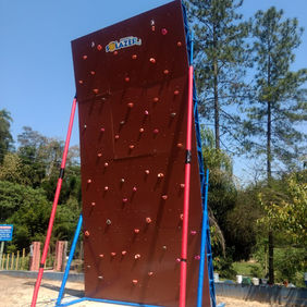 Parede de escalada: ótima opção para o desenvolvimento de seus alunos

