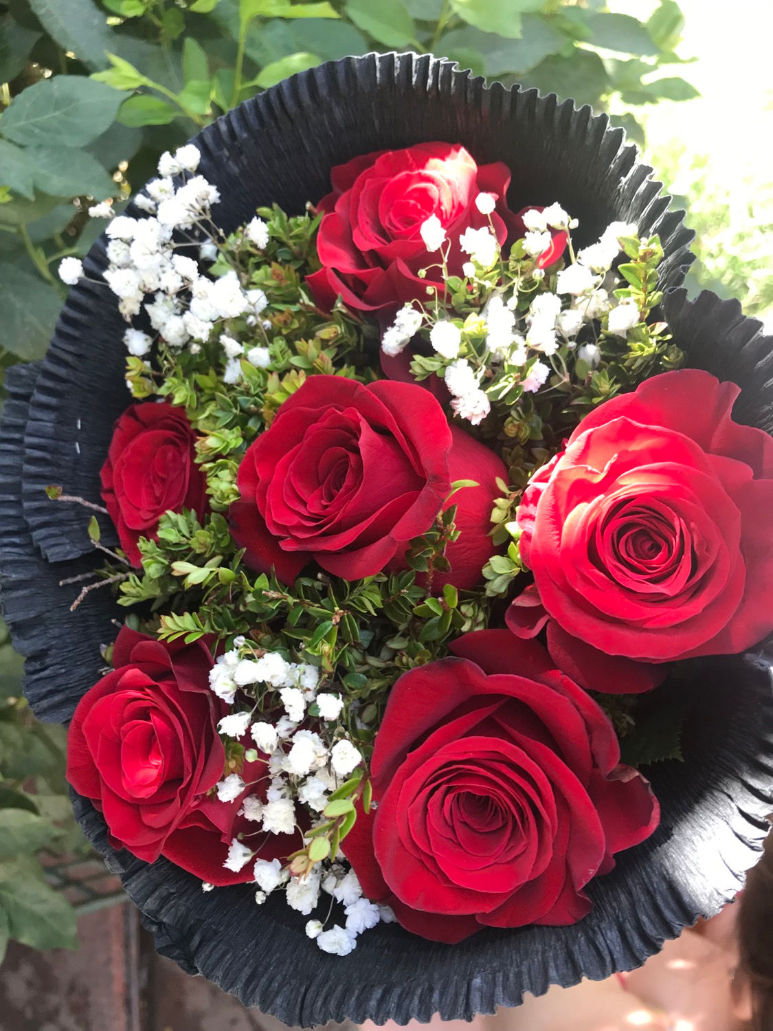 Ramo redondo 6 Rosas rojas + globo metálico