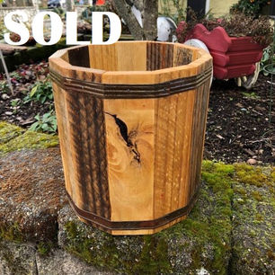 upcycled furniture
pallet wood reclaimed
repurposed