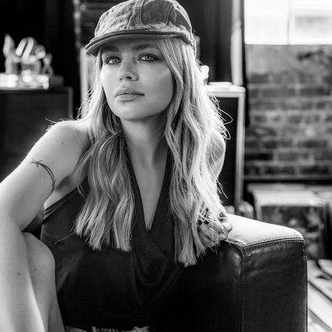 CFH-P 2022 -R5- Ash Glamour_Portrait -00016BW.jpg