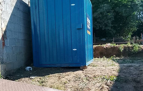 Container almoxarifado azul da Loca-Tudo entregue em obra em Mairinque-SP