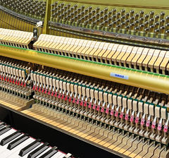 【商品説明】
YAMAHA（ヤマハ） アップライトピアノ YM5SC
製造年:2006年
メーカー:YAMAHA(ヤマハ)
サイズ
間口　152cm
奥行　60cm
高さ　121cm　　  
重量　215kg
ペダル数　３本
特徴 ：純正消音ユニット付きで、明るい音色・軽やかなタッチが特徴のピアノです。

【付属品】
イス、キーカバー、ピアノクロス、ピアノワックス

価格 ¥550,000(税込)