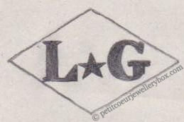 Poinçon de maître orfèvre joaillier, poinçon de fabricant, poinçon d’atelier, poinçon losangique
NOM: Lamorlette & Goin INITIALES: L & G SYMBOLE: Fer à cheval DATES: 1931 - PROFESSION: Bijoutier ADRESSE: 57 rue des Archives, Paris, France