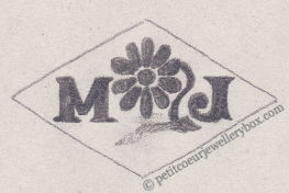Poinçon de maître orfèvre joaillier, poinçon de fabricant, poinçon d’atelier, poinçon losangique
NOM:         Marguerite Jouchaud INITIALES: M J SYMBOLE: Marguerite DATES: 1937 - PROFESSION: Bijoutier ADRESSE: 197 rue Saint-Martin, Paris, France