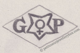 Poinçon de maître orfèvre joaillier, poinçon de fabricant, poinçon d’atelier, poinçon losangique. NOM: Glibert INITIALES: G P SYMBOLE: Signe de Vénus ♀ dans une étoile DATES: 1945 - PROFESSION: Bijoutier ADRESSE: 10 rue de Crussol, Paris, France