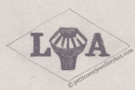 NAME: Léon Alkovitsky INITIALS: L A SYMBOL: Watch crown DATES: 1912 - 1916 SPECIALITY: JewellerPLACE: Paris, France