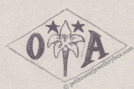Poinçon de maître orfèvre joaillier, poinçon de fabricant, poinçon d’atelier, poinçon losangique
NOM: Onnik Akilian INITIALES: O A SYMBOLE: Lys et 2 étoiles DATES: 1937 - PROFESSION: Bijoutier ADRESSE: 16 cité de Trévise, Paris, France