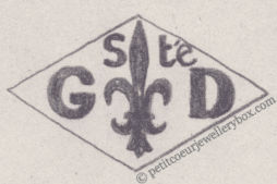 Poinçon de maître orfèvre joaillier, poinçon de fabricant, poinçon d’atelier, poinçon losangique. NOM: Société Groéné & Darde INITIALES: Sté G D SYMBOLE: Fleur de lys DATES: 1928 - PROFESSION: Bijoutier ADRESSE: 12 rue Saint-Gilles, Paris, France