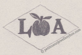 NAME: Léon Apfelbaum INITIALS: L A SYMBOL: Apple DATES: 1935 - SPECIALITY: JewellerPLACE: 54 rue des Francs Bourgeois, Paris, France
