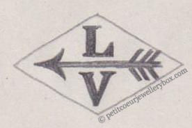 Poinçon de maître orfèvre joaillier, poinçon de fabricant, poinçon d’atelier, poinçon losangique
NOM: Victor Leroy INITIALES: L V SYMBOLE: Flèche DATES: 1942 - PROFESSION: Bijoutier ADRESSE: 23 rue d'Antin, Paris, France