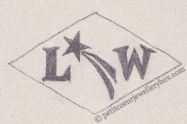 Poinçon de maître orfèvre joaillier, poinçon de fabricant, poinçon d’atelier, poinçon losangique
NOM: Léon Weith INITIALES: L W SYMBOLE: Étoile filante DATES: 1948 - PROFESSION: Bijoutier ADRESSE: 62 rue La Fayette, Paris, France