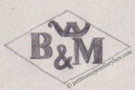 Poinçon de maître orfèvre joaillier, poinçon de fabricant, poinçon d’atelier, poinçon losangique. NOM: Bertrand & Masing INITIALES: B & M SYMBOLE: Gondole DATES: 1913 - 1924 PROFESSION: Bijoutier ADRESSE: 177 rue du Temple, Paris, France