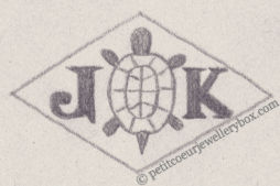 Poinçon de maître orfèvre joaillier, poinçon de fabricant, poinçon d’atelier, poinçon losangique NOM: Jacques Kambourian INITIALES: J K SYMBOLE: Tortue DATES: 1953 - PROFESSION: Bijoutier ADRESSE: 11 rue Chapon, Paris, France