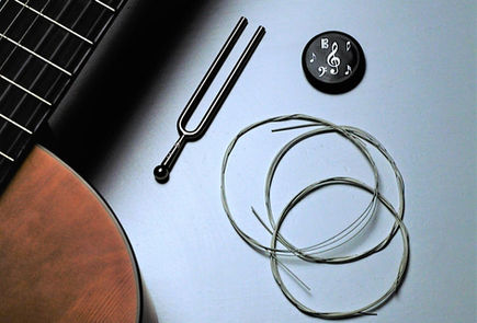 tuning the guitar strings