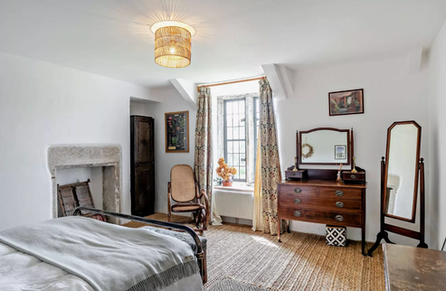 Grade II* 16th Century Listed Farmhouse with Outbuildings, 6 Bedrooms, 3 Bathrooms, Yelverton, Devo