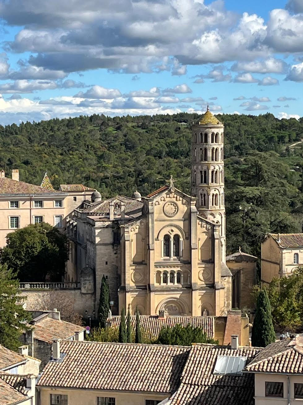 Uzes