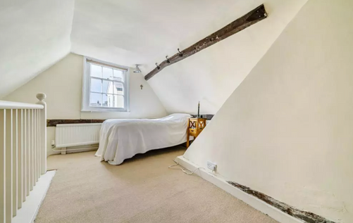 Grade II Listed Town House, 3 Bedrooms, 1 Bathroom, Bury St. Edmunds, £330k