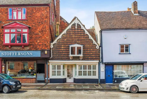Grade II Listed Terraced House, 3 Bedrooms, 2 Bathrooms, Salisbury, £495k