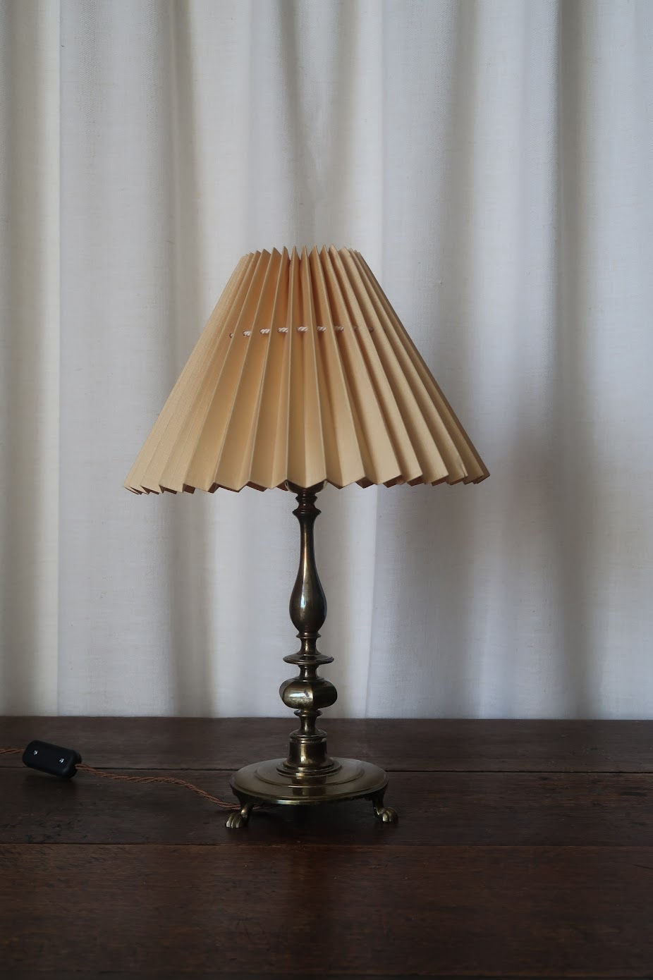 1920-1940s Brass Table Lamp With Three Foot Paws, Lampshade Included