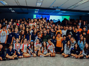 Ex-atleta paralímpico, Bruno Braga, palestra sobre motivação para estudantes do Middle e High School