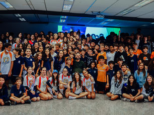 Ex-atleta paralímpico, Bruno Braga, palestra sobre motivação para estudantes do Middle e High School