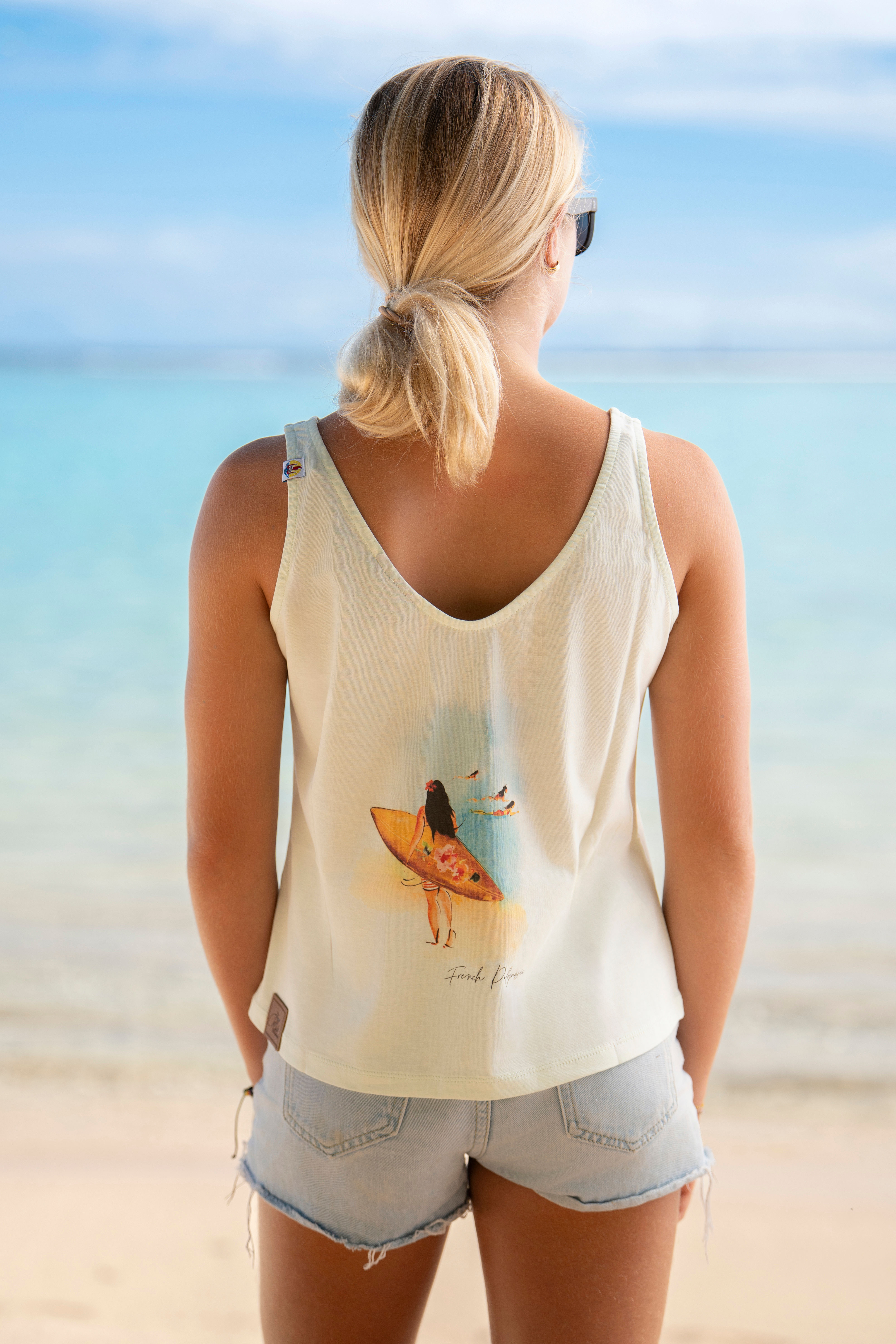 VAHINÉ camiseta de tirantes verde con cuello de pico