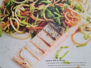 Groentenoedels met zalm