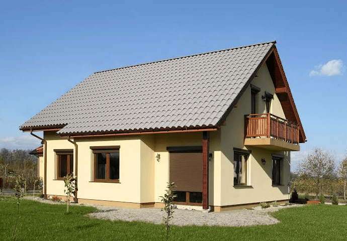Casa simples com um telhada que possui duas águas a fim de não haver acúmulo de água.