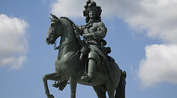 Versailles_statue_équestre_Louis_le_Grand.jpg