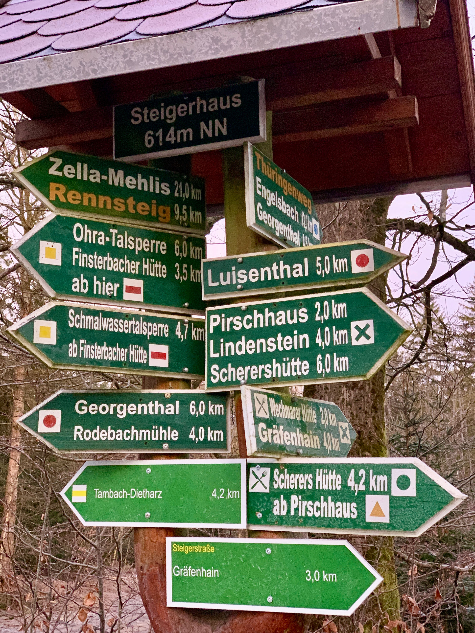 Wegweiser beim Steigerhaus