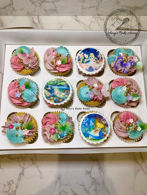 Alice In Onderland themed Cupcakes