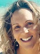 Portrait de [Nom Prénom], accompagnatrice bienveillante pour enfants, adolescents, adultes et familles.