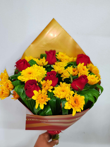 Ramo 6 Rosas y Poma | Floristeria