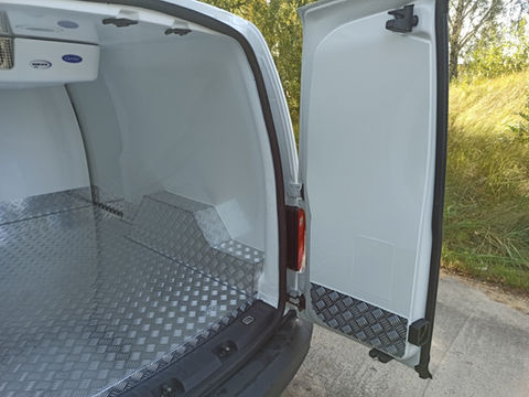 izotermisko piekabju un virsbūvju ražošana tiek veikta, izmantojot augstas kvalitātes materiālus