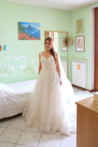 sposa-in-piedi-a-casa.jpg