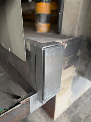 Travaux de soudure d'une pièce industrielle, réparation d'une pièce industrielle.