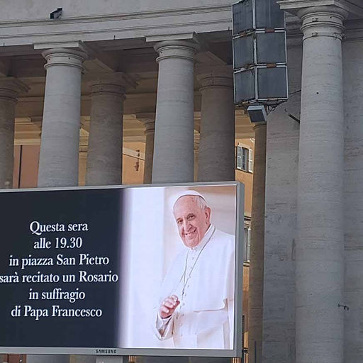 Comienza rosario por Papa Francisco, en Plaza de San Pedro