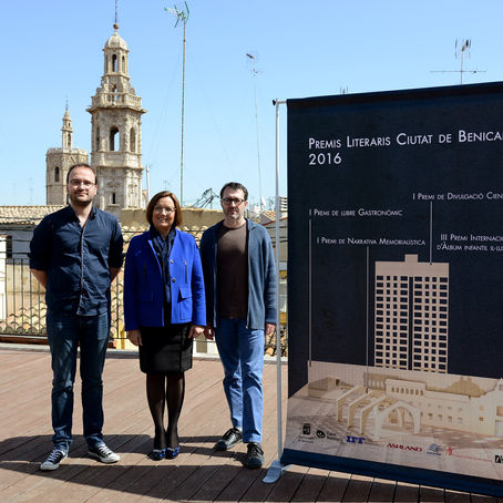 ES PRESENTEN A VALÈNCIA ELS PREMIS LITERARIS CIUTAT DE BENICARLÓ.