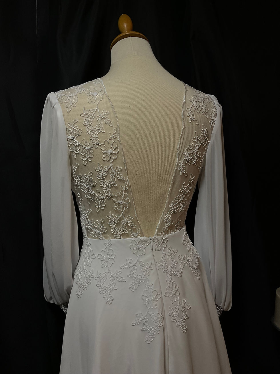 Miniature : Robe Unique de Mariée en Mousseline Royale de Soie Française et brocart.