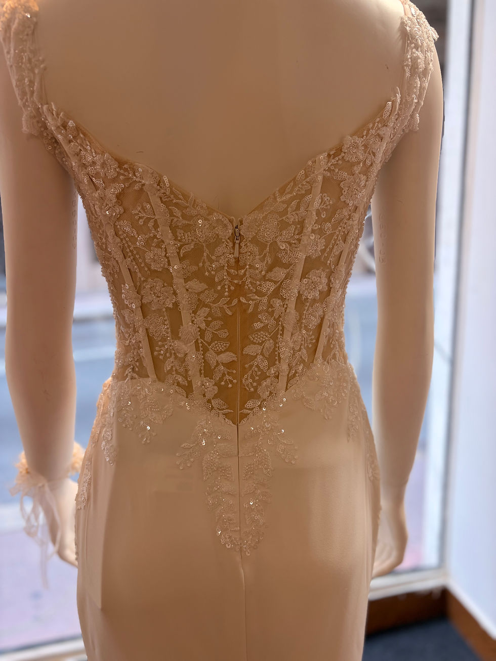 Thumbnail: Robe de mariée en dentelle brodée – Création Maraval Couture