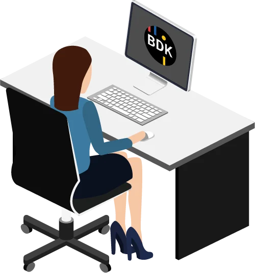 Isometrische Darstellung einer Frau, die am Arbeitsplatz vor einem Computer sitzt, auf welche das BDK Logo angezeigt wird.