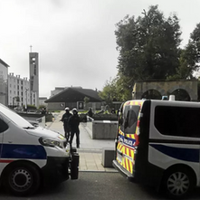 Image de véhicules de police stationnés