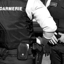 Alcoolisé, il tire sur un véhicule en circulation et menace les automobilistes qui tentent de lui porter secours près de Fougères