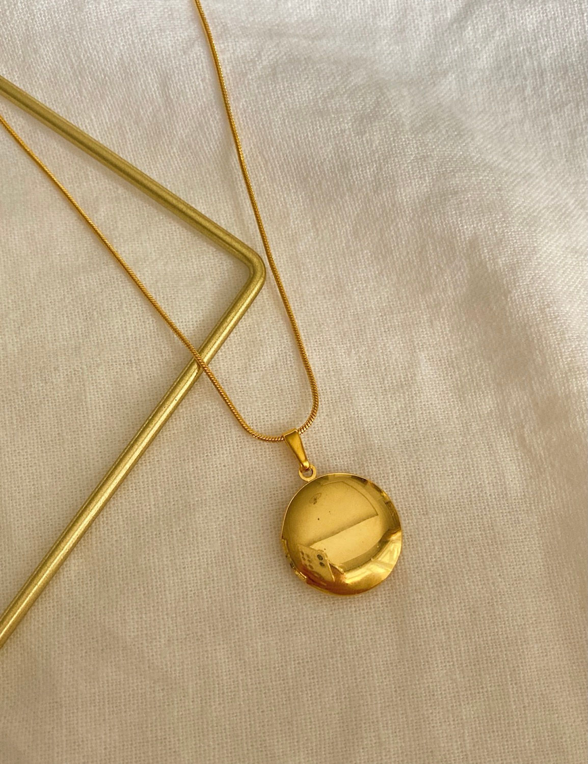 Açılabilir Yuvarlak Madalyon Kolye