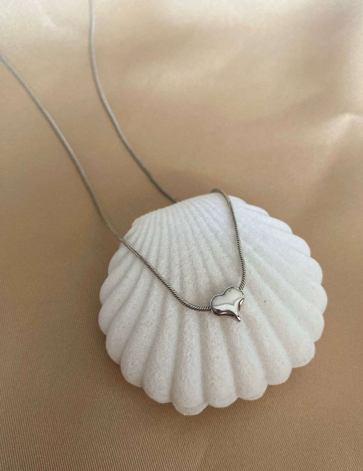 Minimal Bombeli Kalp Kolye II