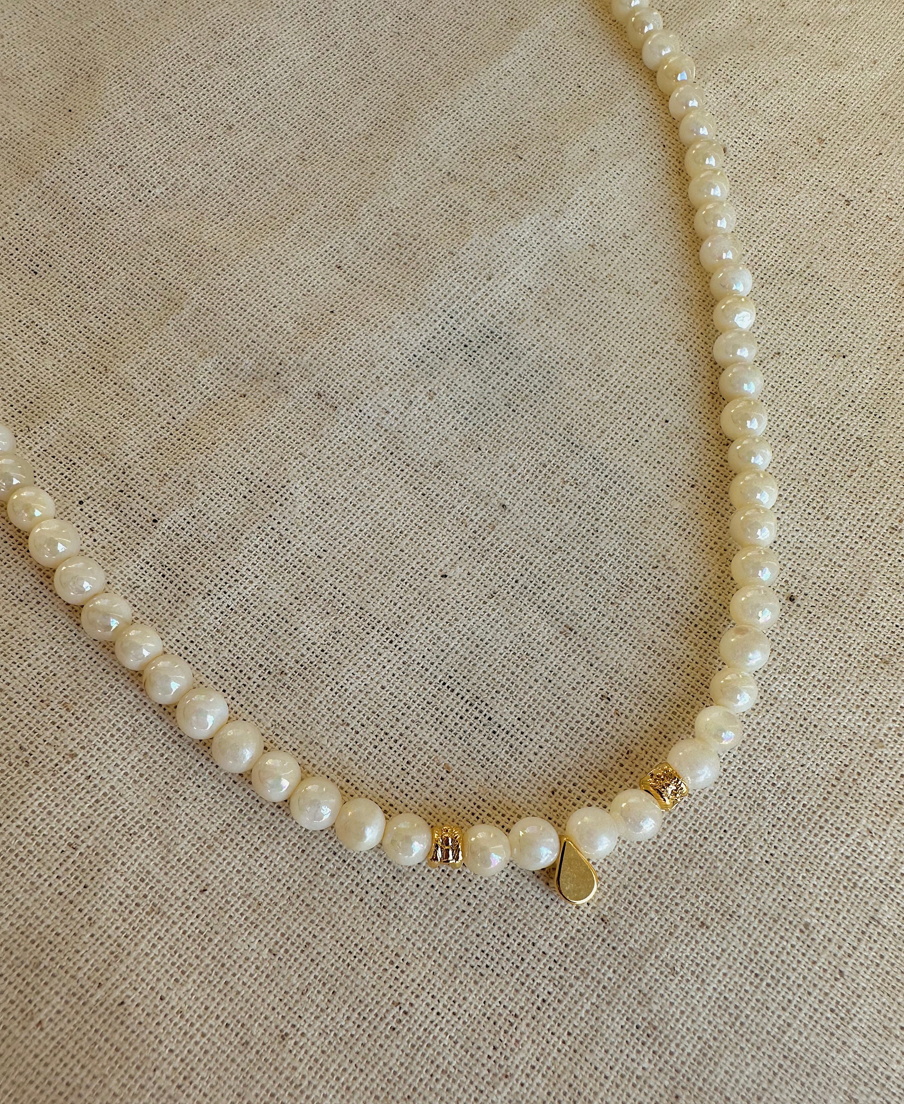 Damla Figürlü Sedef Kolye 